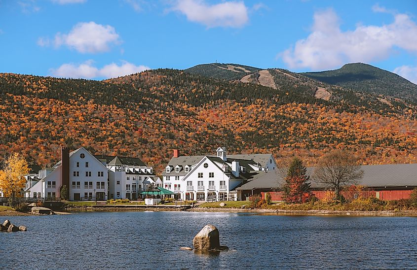 Cochran Pond, Waterville Valley, Autumn in New Hampshire.