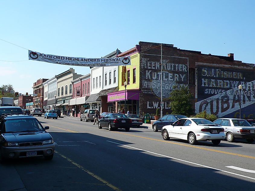 Main Street in Radford, Virginia, By DwayneP at English Wikipedia, CC BY-SA 3.0, https://commons.wikimedia.org/w/index.php?curid=26626292