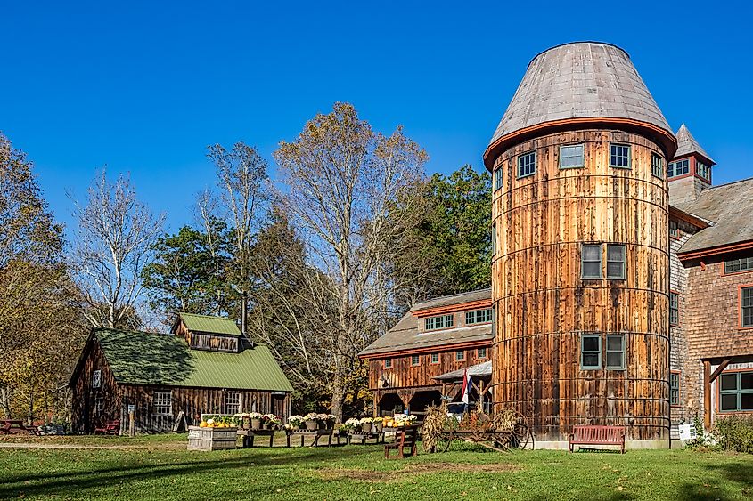 Main building of Stonewall Farm on a sunny autumn day.