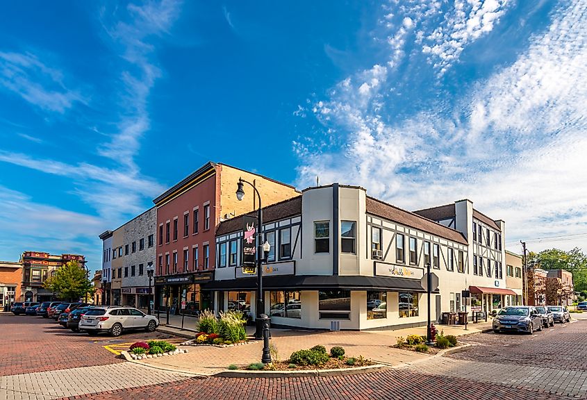Street view in Woodstock Town of Illinois. 