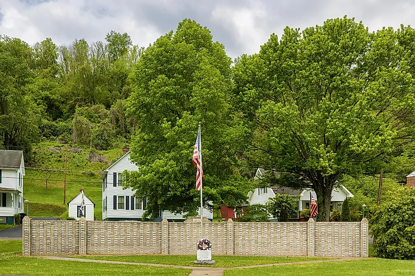 Saltville, Virginia, USA, via Dee Browning / Shutterstock.com