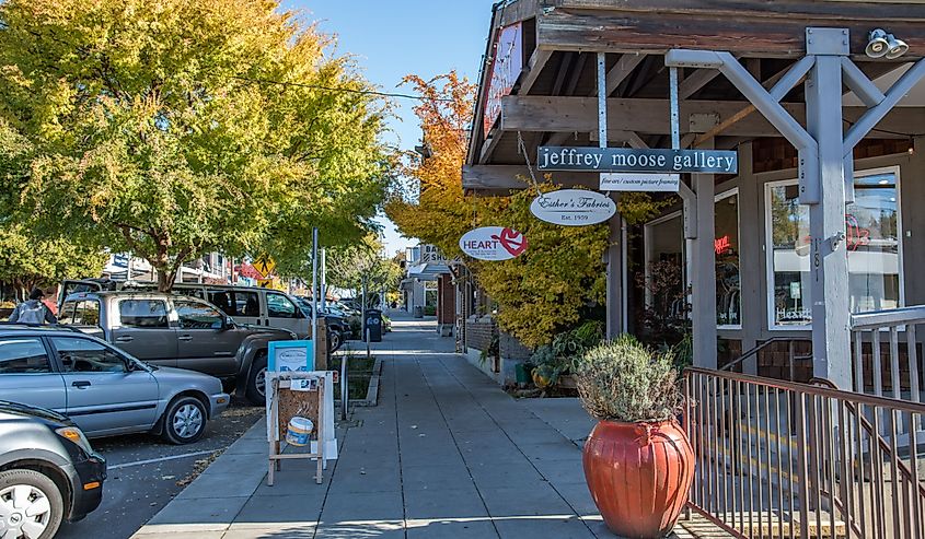 Traffic and urban life in the city of Bainbridge Island, Washington