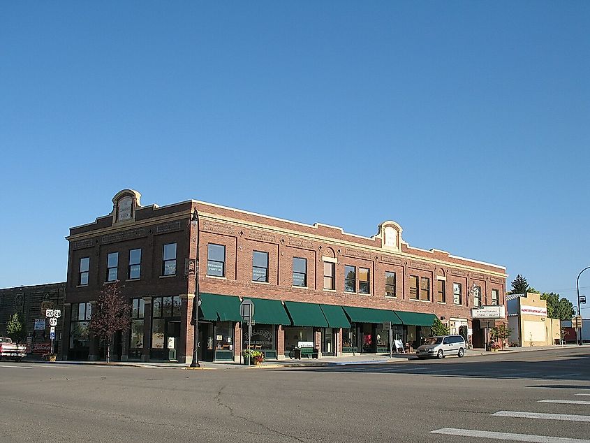 Street view in Glenrock, Wyoming, By Andrew Farkas - Own work, CC BY-SA 3.0, https://commons.wikimedia.org/w/index.php?curid=21163139