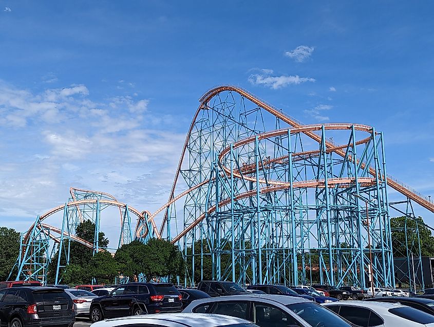 A view of Titan at Six Flags Over Texas. By Jeremy Thompson - https://www.flickr.com/photos/rollercoasterphilosophy/52901735885/, CC BY 2.0, https://commons.wikimedia.org/w/index.php?curid=142526874