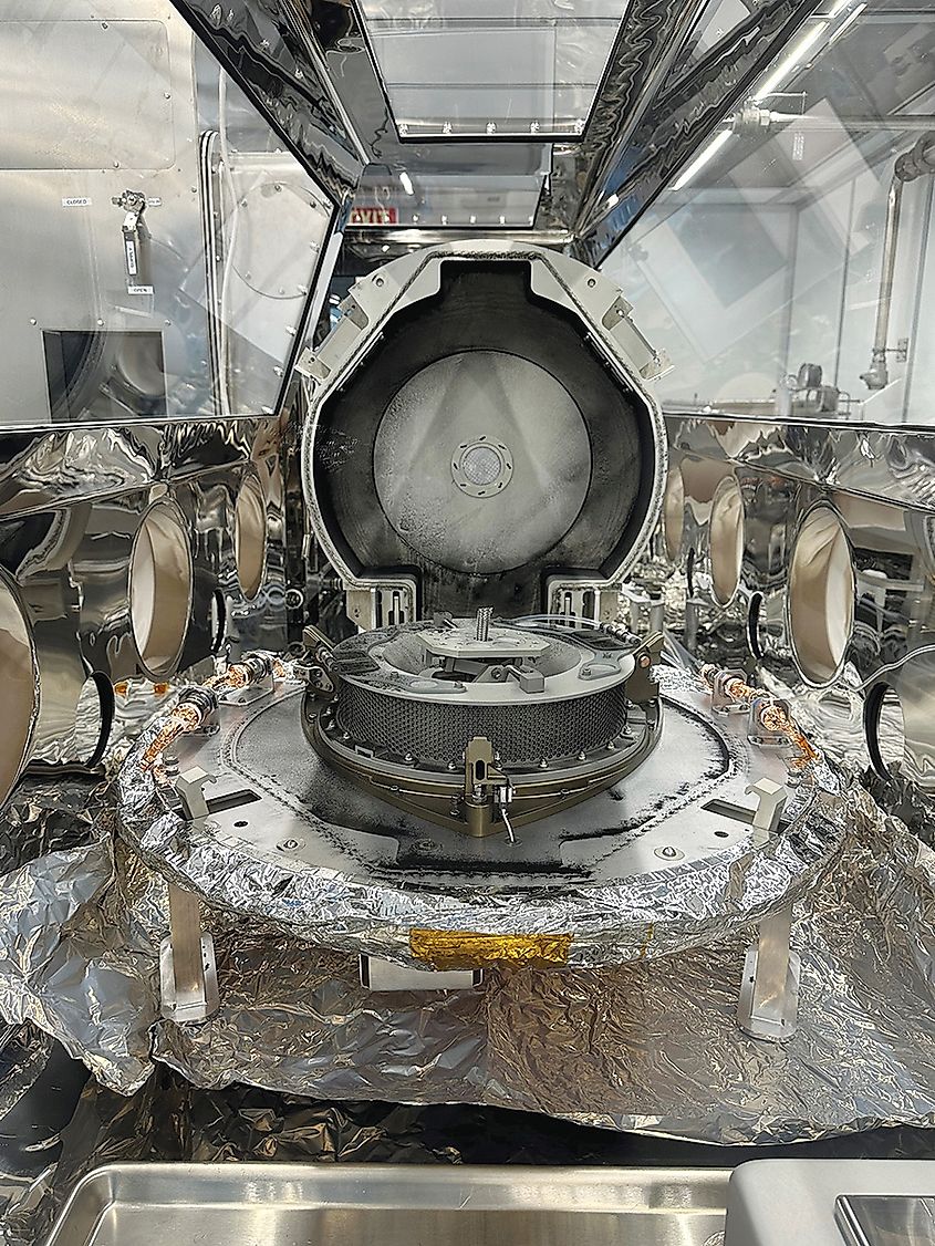 OSIRIS-REx capsule opened at Goddard Space Flight Center (NASA Johnson Space Center, Public domain, via Wikimedia Commons)