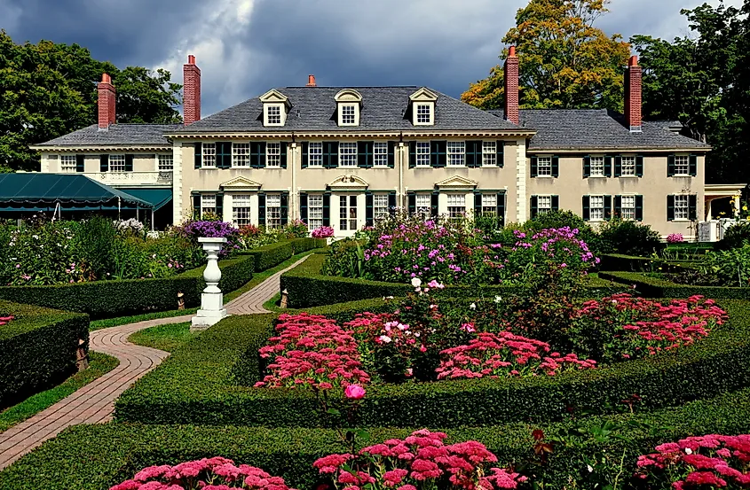 Robert Todd Lincoln's 1905 Georgian Revival Summer home in Manchester, Vermont. Image credit: LEE SNIDER PHOTO IMAGES / Shutterstock.com.