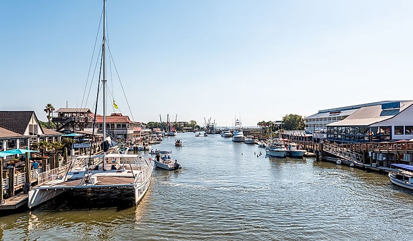 Mount Pleasant, South Carolina area with restaurants on bay Shem Creek