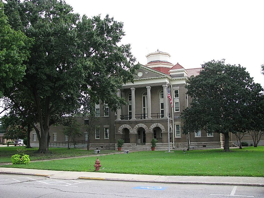 Здание суда округа Шарки в Роллинг-Форк, Миссисипи, через Википедию