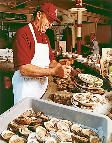 https://unionoysterhouse.com/media/large/l_rawbar_new.jpg