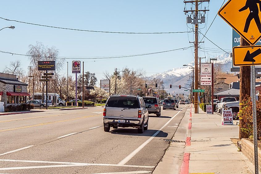 Street view of Bishop, California, during winter