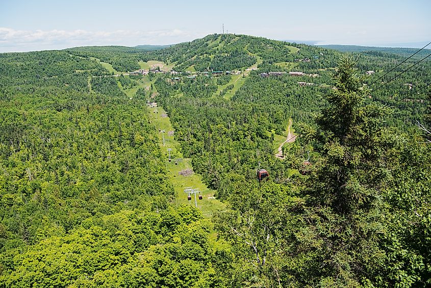 Aerial gondolas going up the Moose Mountain in Lutsen, Minnesota. 