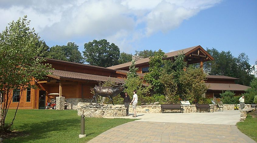 The Elk Country Visitor's Center in Benezette, By Beyond My Ken - Own work, CC BY-SA 4.0, https://commons.wikimedia.org/w/index.php?curid=38088296