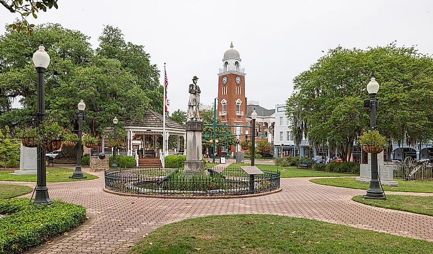 The Willis Park and its Civil War Monument, via Roberto Galan / Shutterstock.com