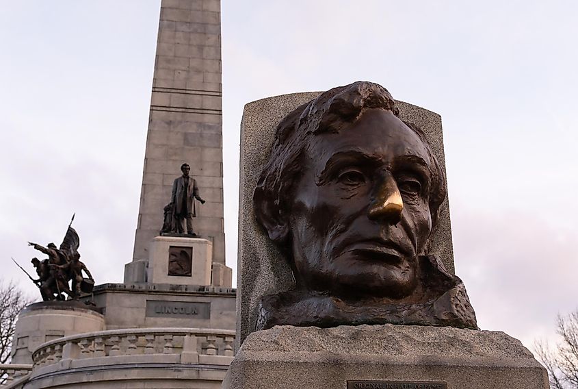 Sunrise at Lincoln's tomb. Springfield, Illinois, USA.