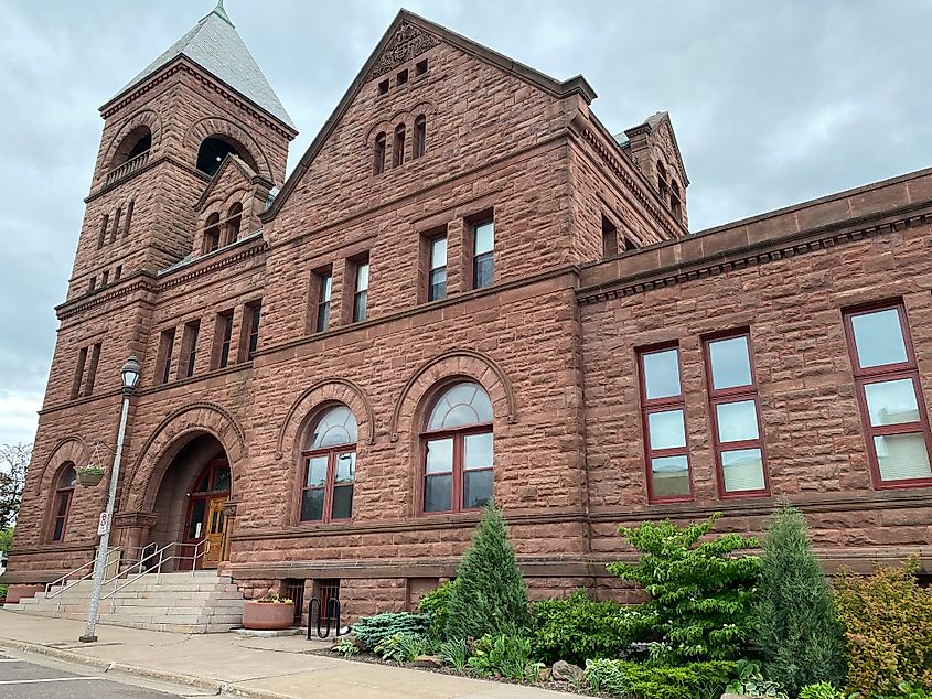The large, rusty-red bricked Ashland County Courthouse