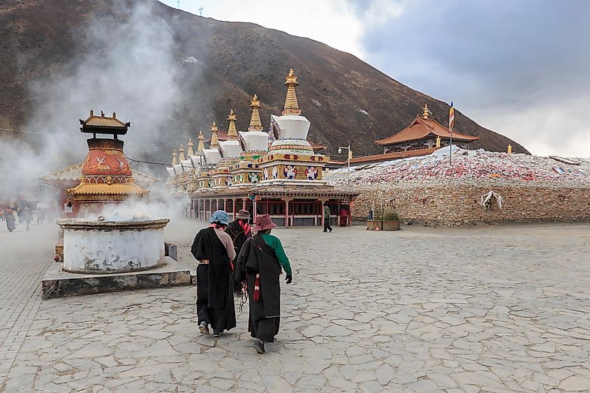  Tibetan people walking around Mani Temple (Mani Shicheng) a famous landmark in the Tibetan city of Yushu (Jyekundo), Qinghai, China.