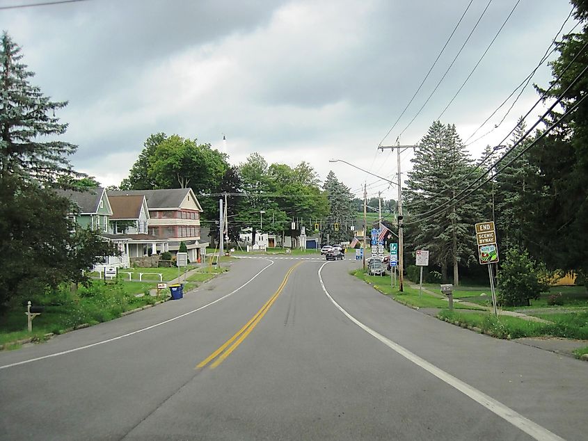  Photo of westbound U.S. Route 20 in the town of LaFayette, New York. The intersection ahead, US 11, marks the end of the state Route 20 Scenic Byway. Photo taken looking west at The Lane., By Mr. Matté (if there is an issue with this image, contact me using this image&#039;s Commons talk page, my Commons user talk page, or my English Wikipedia user talk page; I&#039;ll know about it a lot faster) - Own work, CC BY-SA 4.0, https://commons.wikimedia.org/w/index.php?curid=135621035