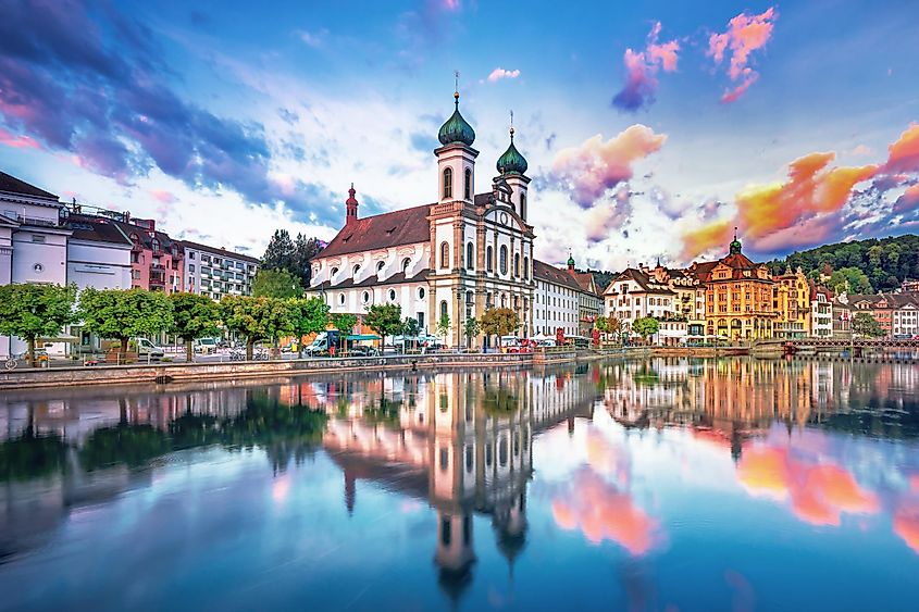 Sunrise in historic city center of Lucerne with famous Chapel Bridge and lake Lucerne (Vierwaldstattersee), Canton of Lucerne, Switzerland