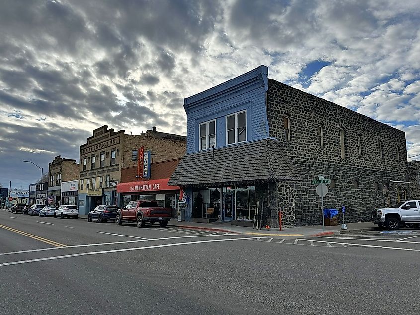 Downtown Shoshone, Idaho. Via Wikimedia Commons / By Jon Roanhaus - Own work, CC BY-SA 4.0