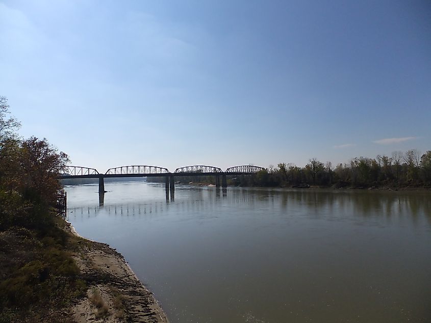 Looking south on the Missouri River at Glasgow.