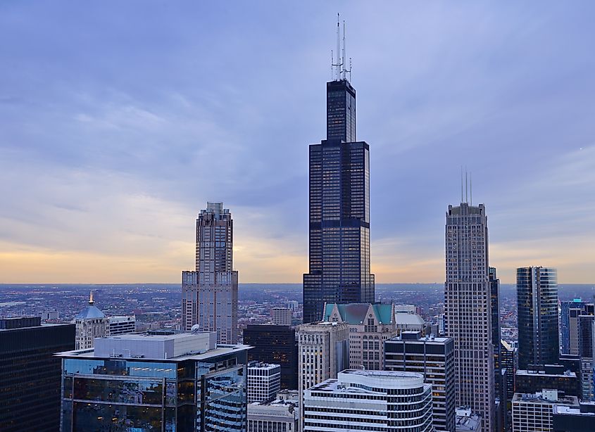 Sunset view of the Willis Tower (formerly called Sears Tower), the tallest building in Chicago
