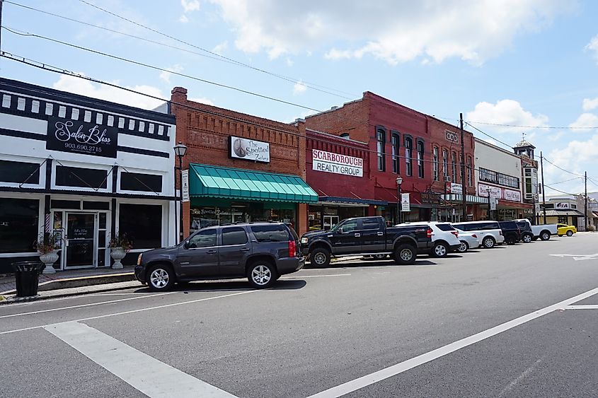 Downtown Carthage, Texas Michael Barera, CC BY-SA 4.0, via Wikimedia Commons