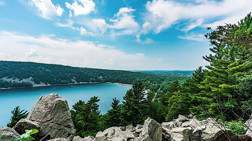 East Bluff trail in Devil's Lake State Park near Baraboo, Wisconsin, USA.