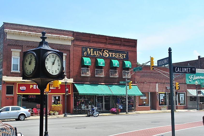 Main Street Building (119 S. Calumet St. at Broadway), downtown Chesterton, Indiana, By GKChest - Own work, CC BY-SA 3.0, https://commons.wikimedia.org/w/index.php?curid=22049326