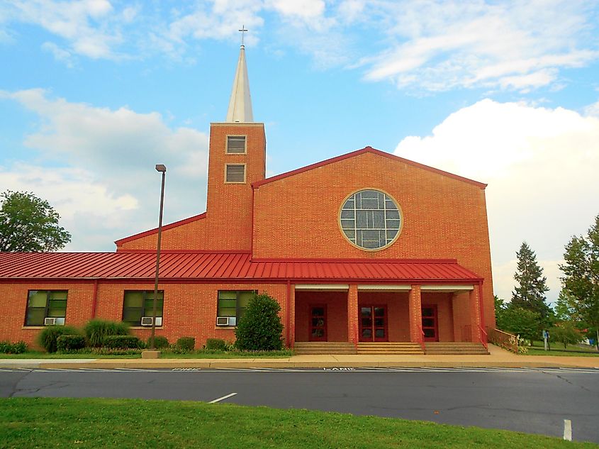 Colonial Park United Church of Christ in Lower Paxton, By Smallbones - Own work, CC0, https://commons.wikimedia.org/w/index.php?curid=51018113