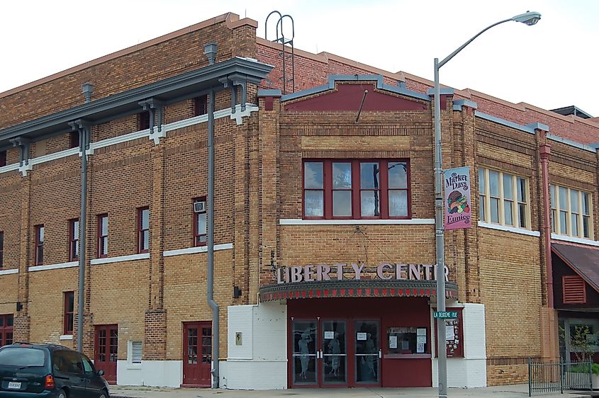 The Liberty Theatre in Eunice, Louisiana. Image credit Z28scrambler via Wikimedia Commons