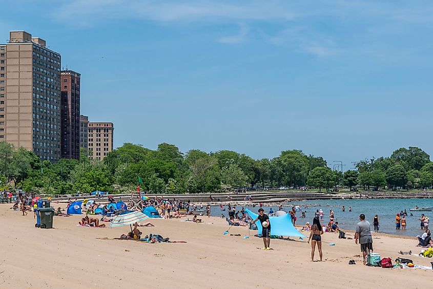 Tourists enjoy in a beach in Chicago, Illinois