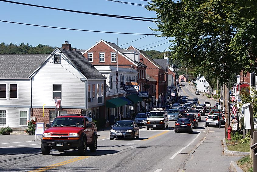 Street in Damariscotta, Maine full of cars.