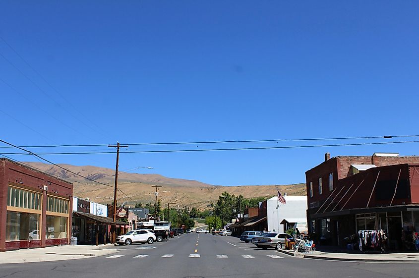Street view in Naches, Washington, By Farragutful - Own work, CC BY-SA 4.0, https://commons.wikimedia.org/w/index.php?curid=133905689
