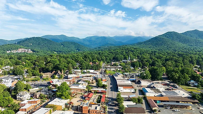 A street view of Black Mountain, North Carolina.
