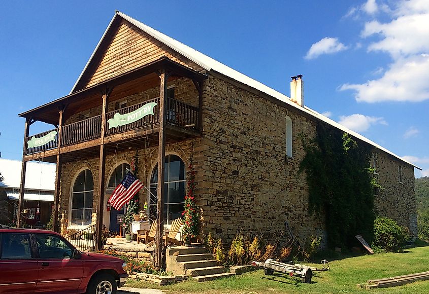 Stamps Store, Arkansas (Credit: Melodibit, CC BY-SA 3.0 <https://creativecommons.org/licenses/by-sa/3.0>, via Wikimedia Commons)