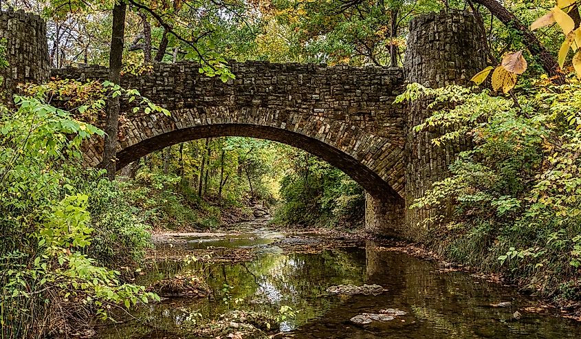 Lincoln Bridge constructed in 1907/1908, Chickasaw National Recreation Area with yellowing leaves.