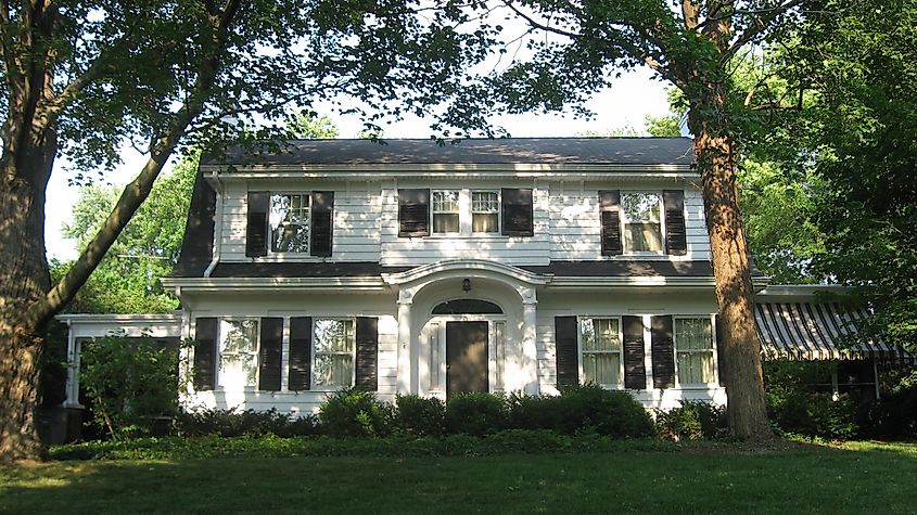 T. Harlan and Helen Montgomery House in Seymour, Indiana. Image credit: Nyttend, Public domain, via Wikimedia Commons.