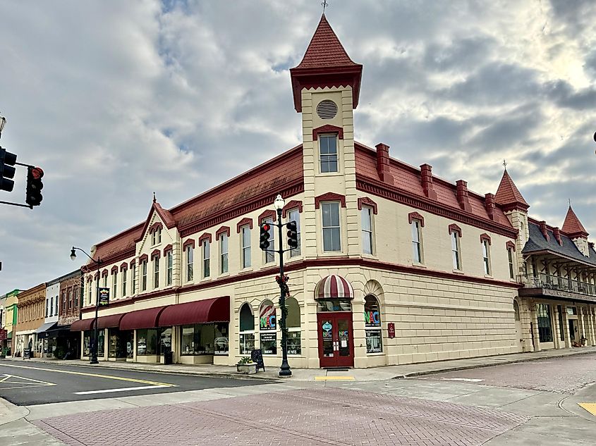 The historic Italianate-style Newberry Hotel in South Carolina. 