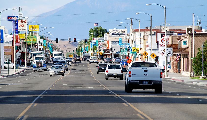 Main Street of Bishop, California looking north