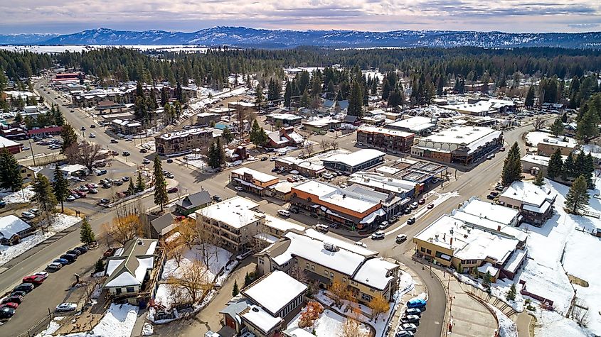 Winter scene in the mountain town of McCall, Idaho, with cars driving on the streets.