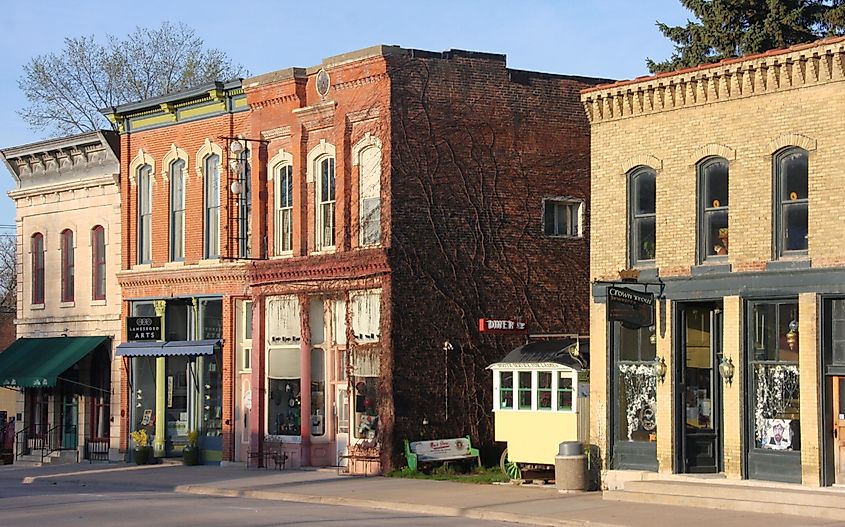  Much of downtown Lanesboro is listed on the National Register of Historic Places, By Jonathunder - Own work, GFDL 1.2, https://commons.wikimedia.org/w/index.php?curid=58359413