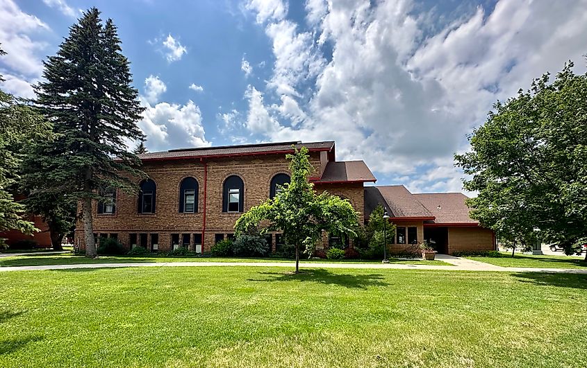  A gymnasium in the Valley City State University in Valley City, North Dakota. By Richard N Horne - Own work, CC BY-SA 4.0, Wikimedia Commons.
