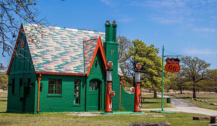 Retro gas station in Cushing.
