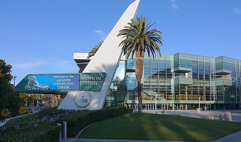 Anaheim Convention Center as seen from the west. 