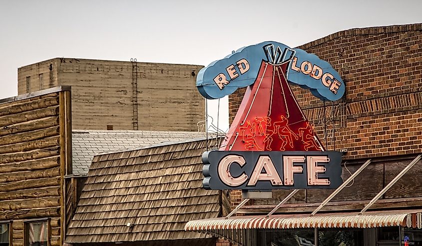 :An old vintage neon sign in Red Lodge, Montana