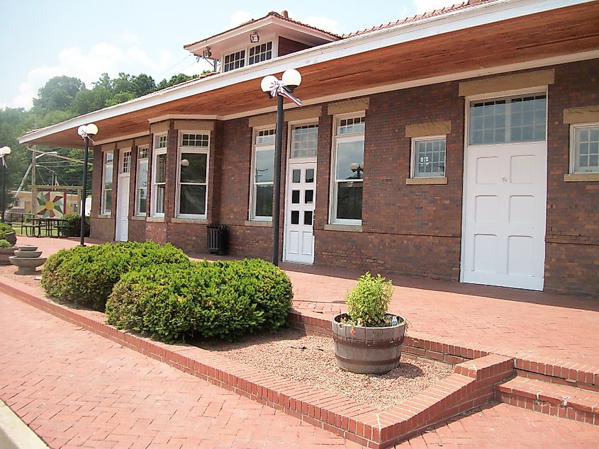 The preserved passenger depot in Olive Hill, Kentucky.