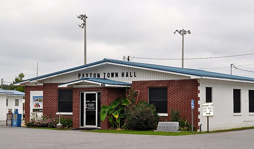 The town hall of Paxton, Florida, By Skye Marthaler - Own work, CC BY-SA 4.0, https://commons.wikimedia.org/w/index.php?curid=35723836