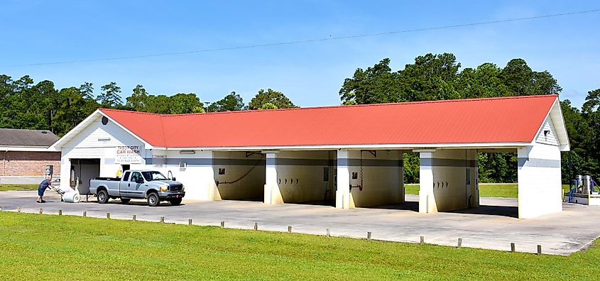 Tabor City Car Wash, North Carolina, USA. Editorial credit: refrina / Shutterstock.com