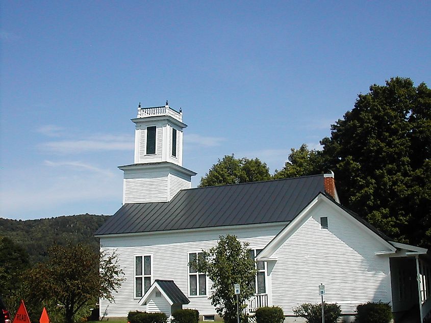 Church in Warren, Vermont, By Brian Kelley from Auggen, Germany - Warren Church (2)Uploaded by Magicpiano, CC BY-SA 2.0, https://commons.wikimedia.org/w/index.php?curid=29797663