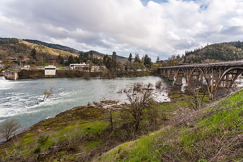 Umpqua River bridge in Roseburg, Oregon